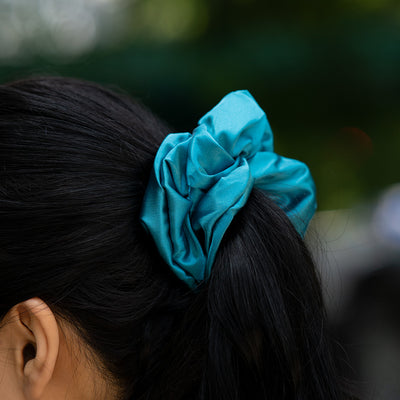#color_satin-turquesa