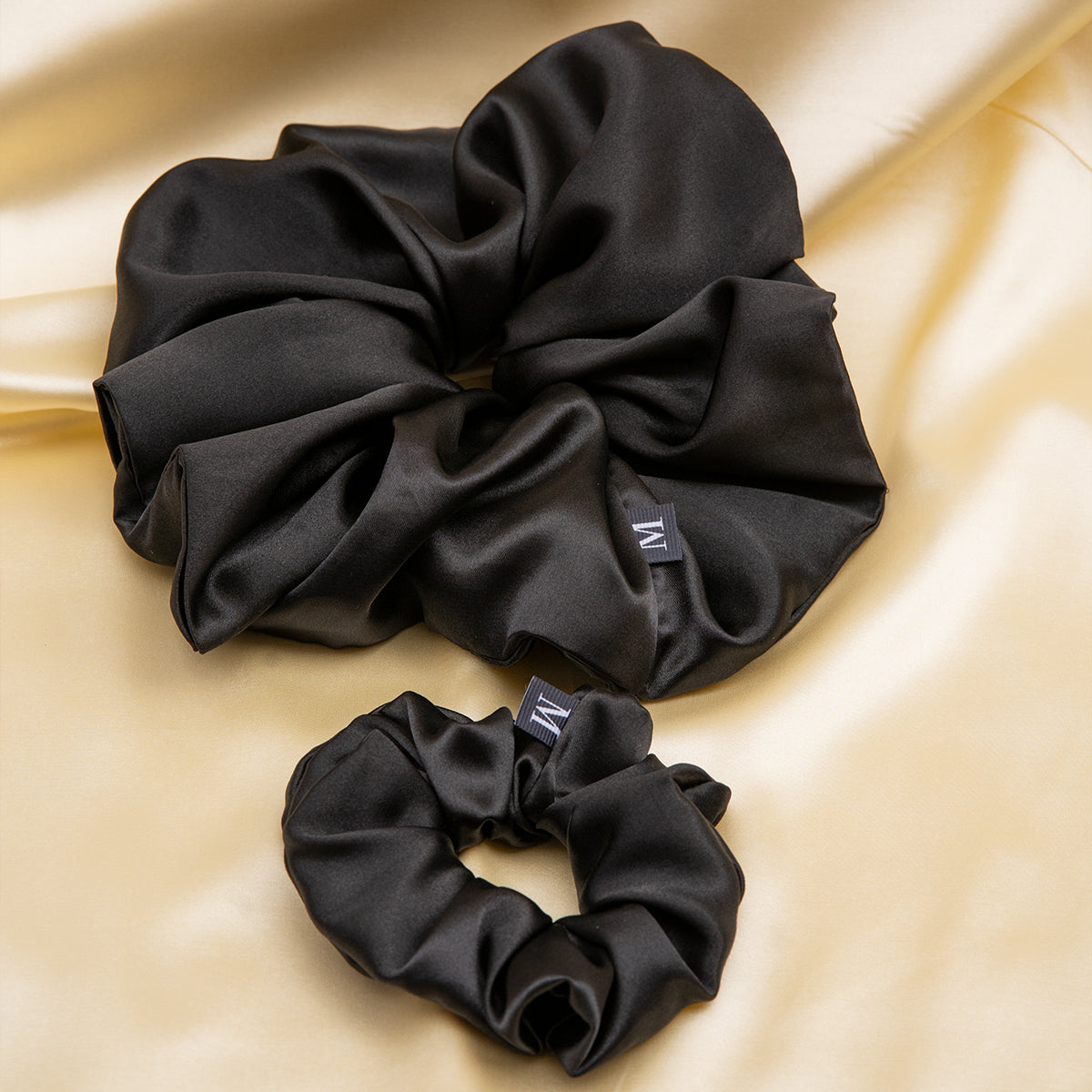 Juego de moñas scrunchies negras varios tamaños