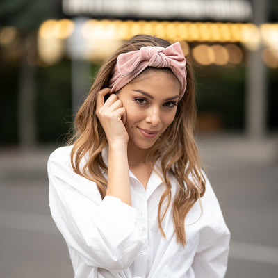Diadema de terciopelo palo rosa / rosado con moño para el cabello
