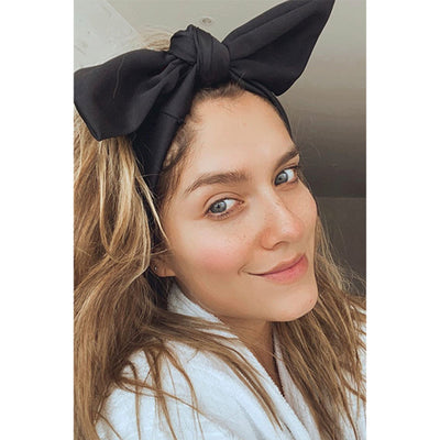 Laura Tobón con Mitigador Banda de Moño negro